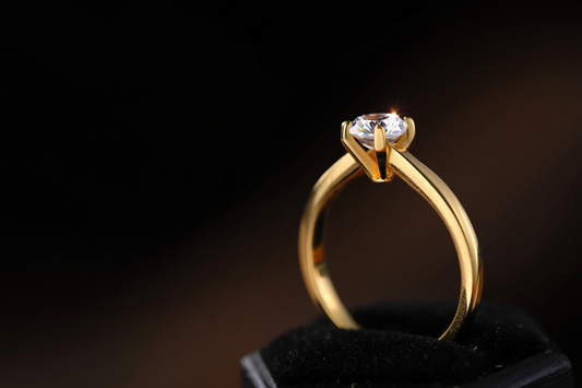 Comment choisir une bague de fiançailles ? Guide étape par étape