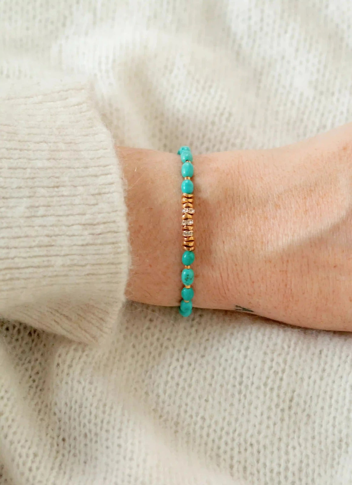 bracelet turquoise et ses perles dorées