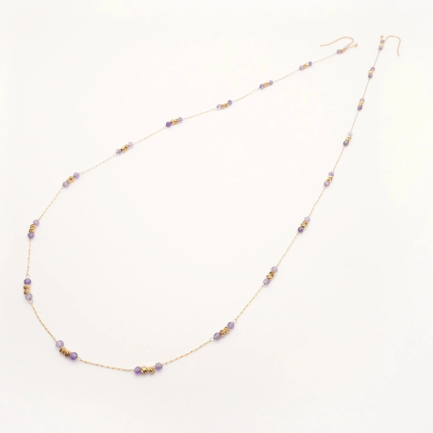 collier d'oreilles bijou unique entre collier et boucles d'oreilles pour femme or et perles violettes