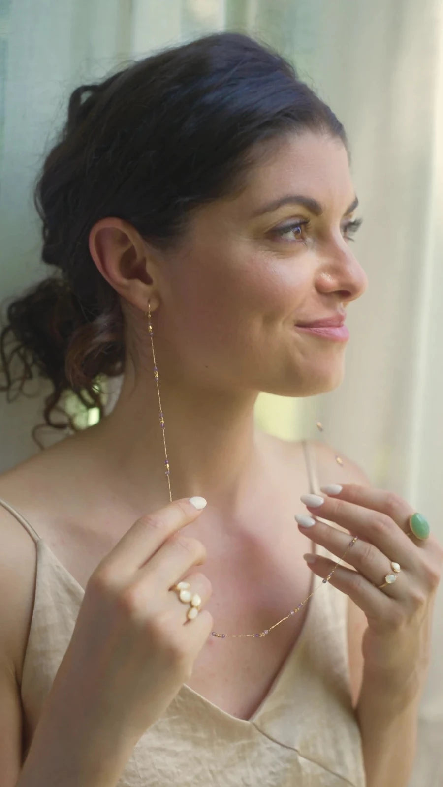 collier d'oreilles bijou unique entre collier et boucles d'oreilles pour femme or et perles violettes