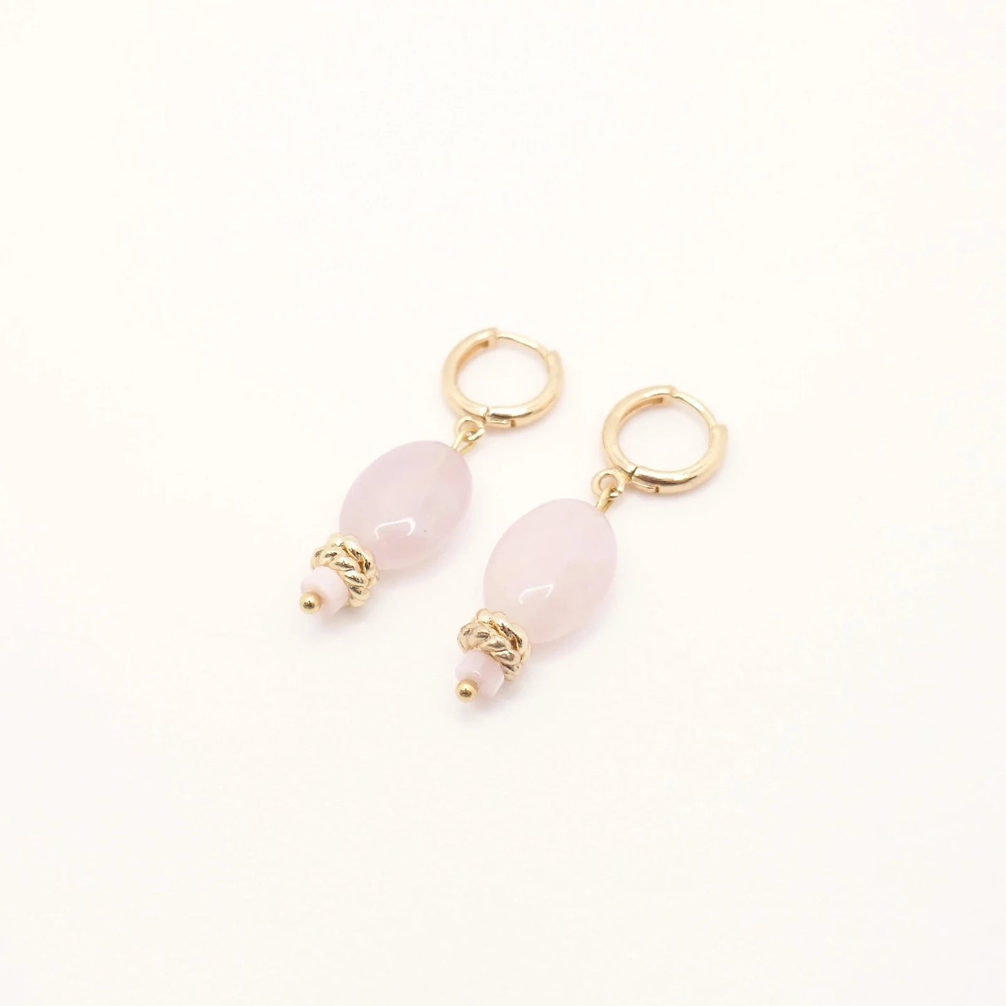 Petites boucles d'oreilles féminines en or et pierre rose