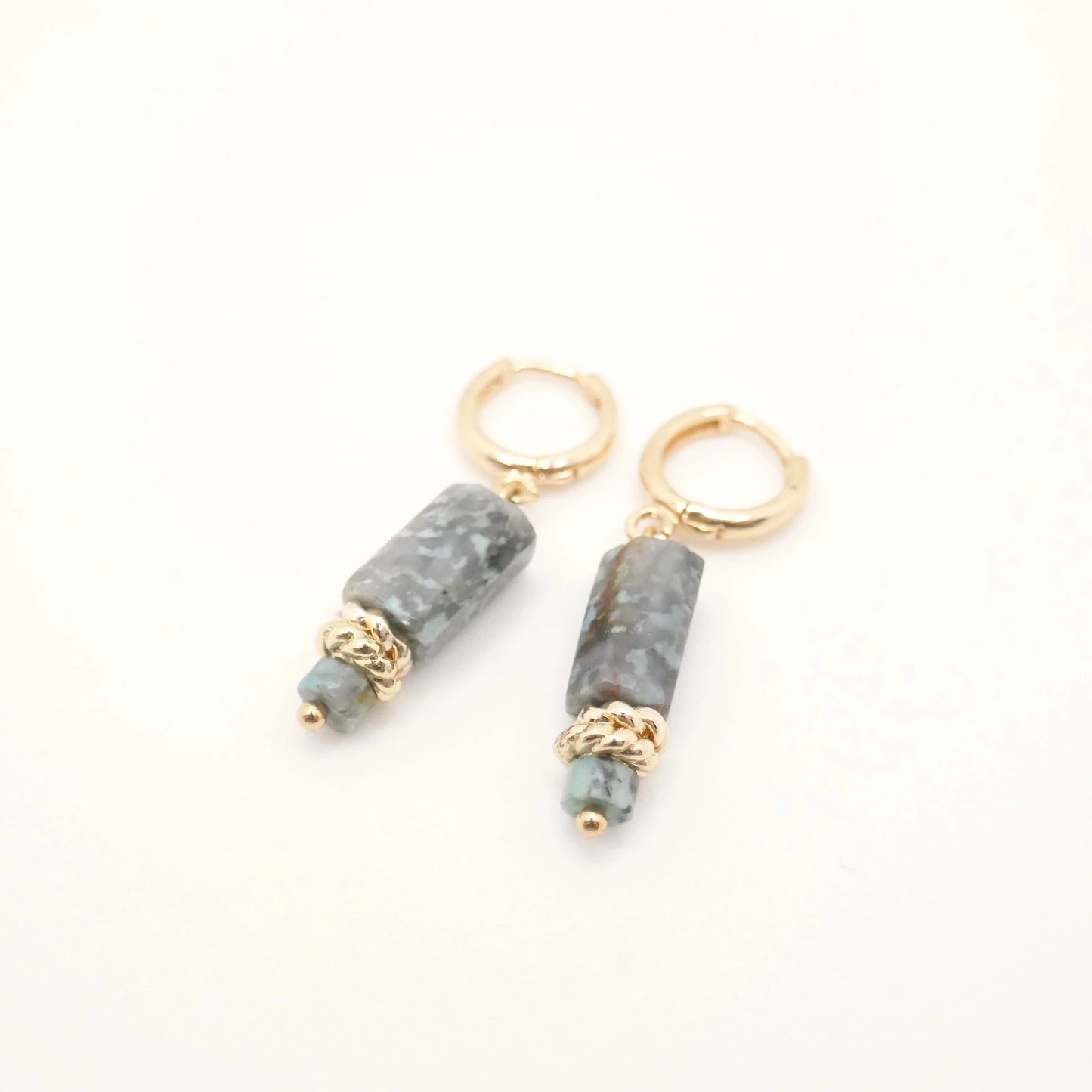 Boucles d'oreilles dorées et en pierre naturelle verte pour femme