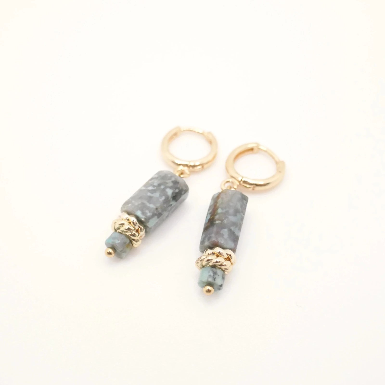 Boucles d'oreilles dorées et en pierre naturelle verte pour femme