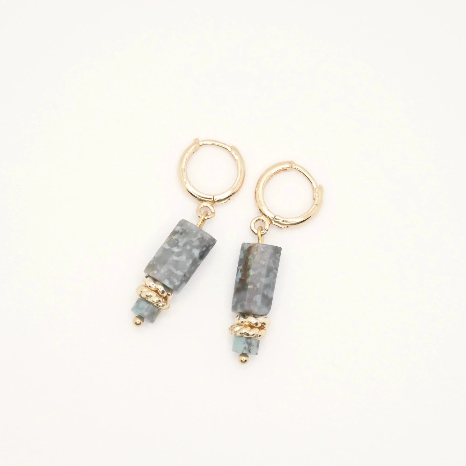 Boucles d'oreilles dorées et en pierre naturelle verte pour femme