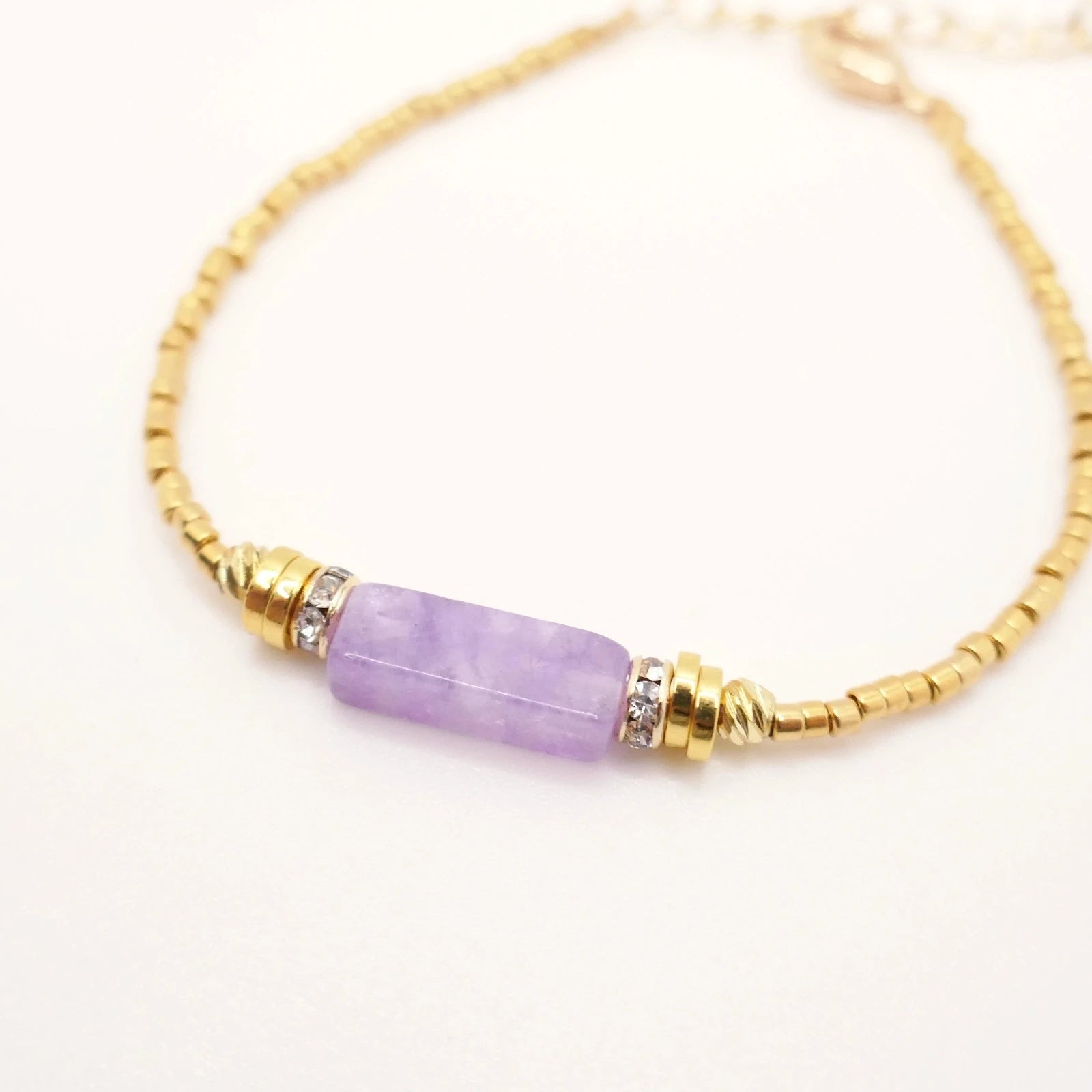 Bracelet pour femme en plaqué or et pierre naturelle d'Améthyste violette