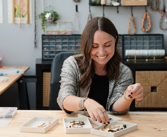 Comment lancer sa marque de bijoux et en vivre : le guide complet 2026