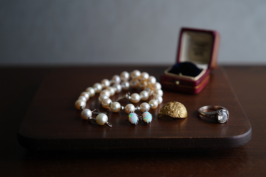 L'attrait intemporel des bijoux vintage d'occasion