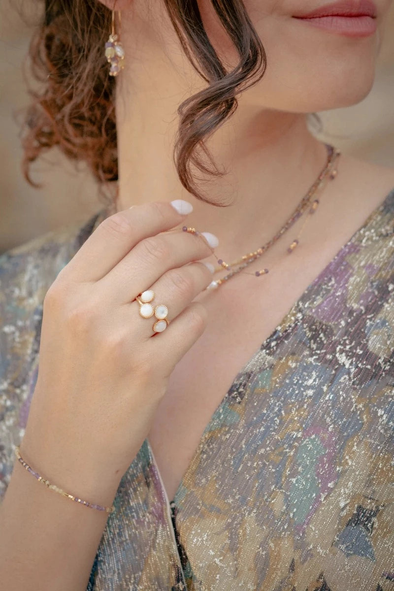 Bague femme réglable doré à l'or fin avec deux petites perles rondes en nacre blanche