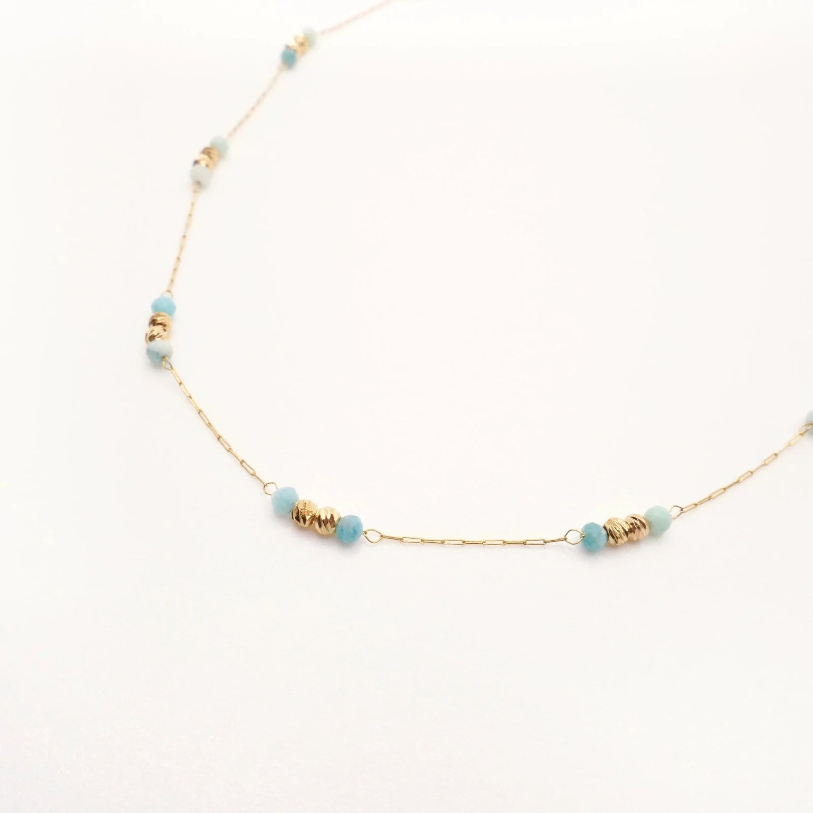bijou d'oreilles pour femme original et singulier en acier inoxydable et perles naturelles bleues