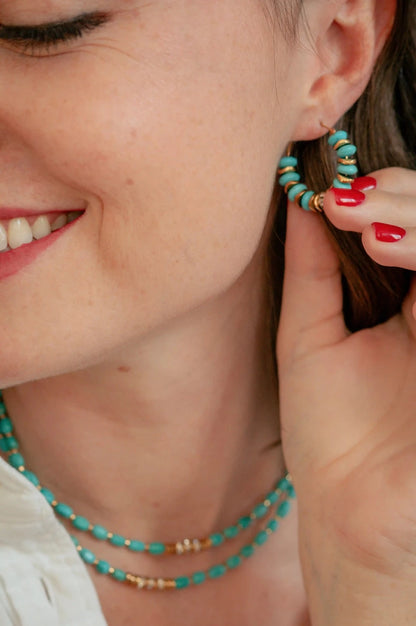 boucles d'oreilles bleues de type créoles en perles