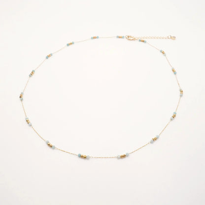 collier pour femme maillons dorés longue chaine et perles rondes martelées or et bleues
