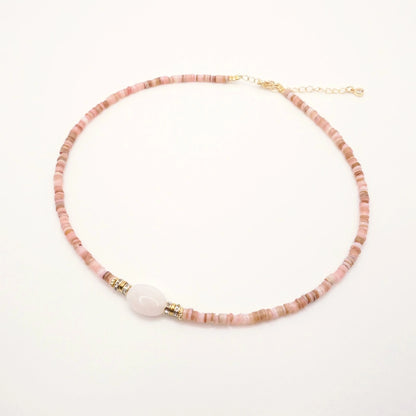 Collier pour femme en perles heishi rose et pierre naturelle ovale de quartz rose