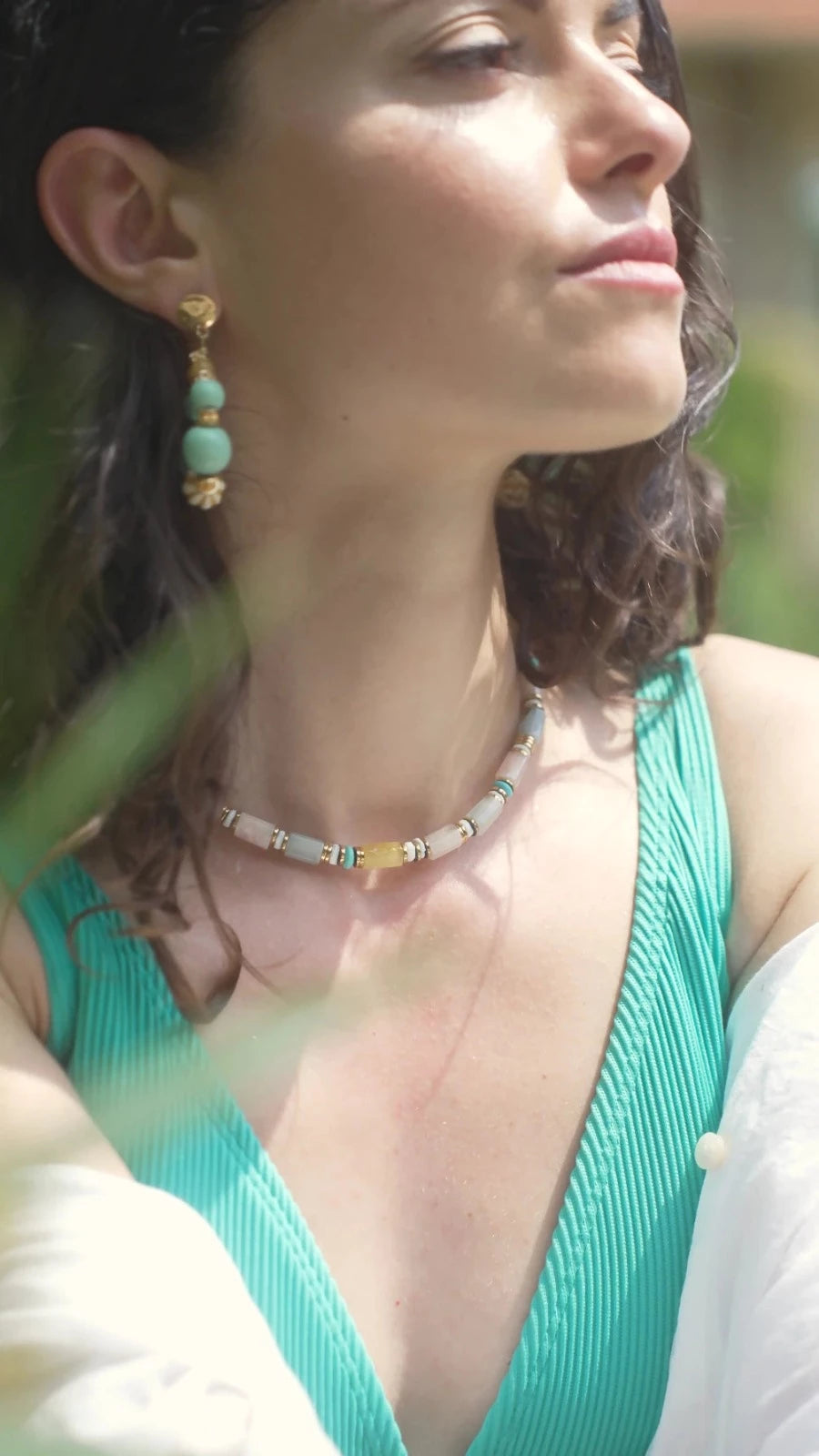 collier baroque ethnique avec pierres semi précieuses aux couleurs fraiches légères estivales