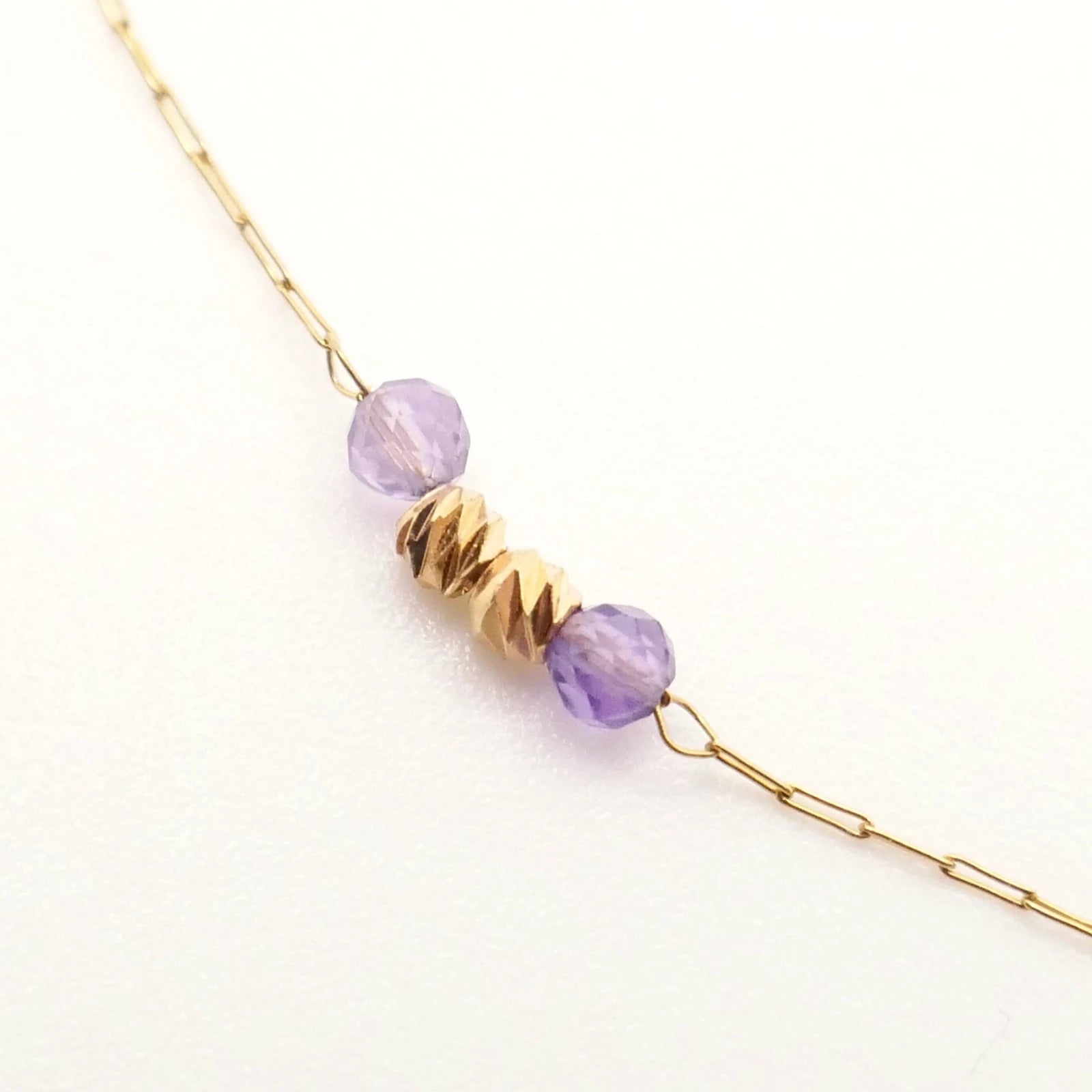 collier d'oreilles bijou unique entre collier et boucles d'oreilles pour femme or et perles violettes
