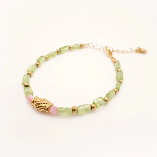 Bracelet pour femme en pierres Péridot d'Egypte vert, petits cubes roses et perles baroques dorées à l'or fin