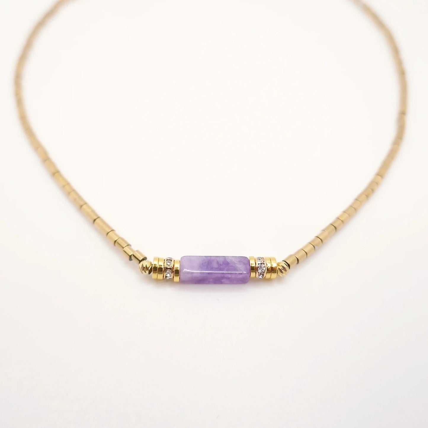 collier en perles fines en or et perle violette d'Améthyste